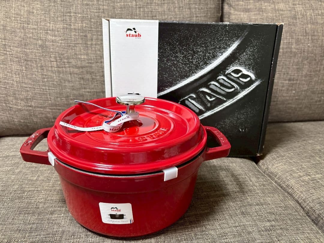 【新品・未使用】STAUB 両手鍋ピコ・ココット ラウンド チェリー 20cm ストウブ 両手鍋 20cm ピコ ココット ラウンド｜SIMPLE STYLE