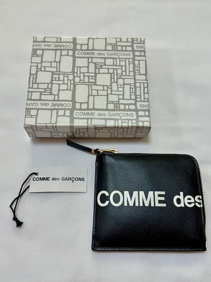 コムデギャルソン 財布 HUGE LOGO ZIP WALLET Wallet COMME des GARCONS HUGE LOGO ZIP WALLET – NCNR ONLINE STORE